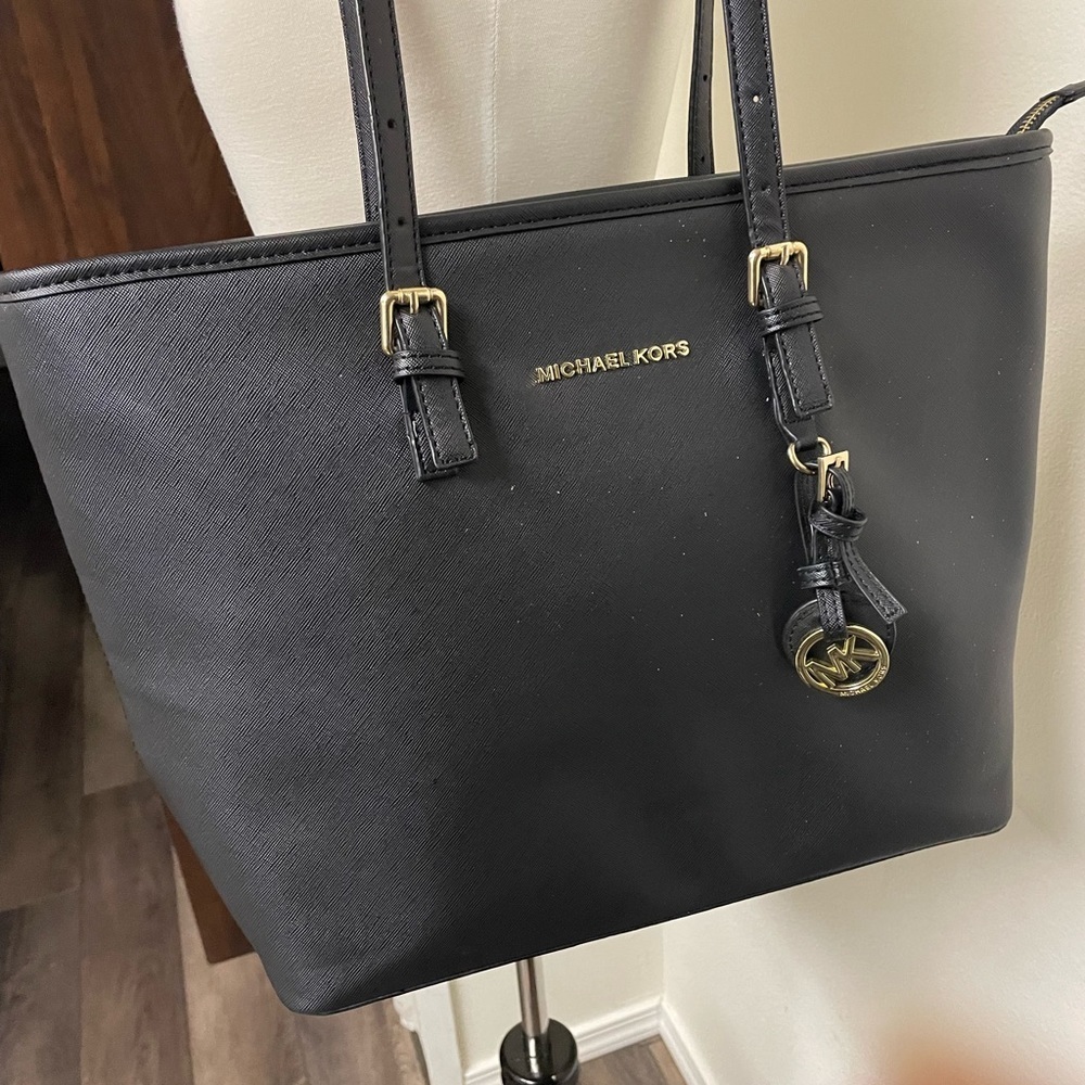 Micheal Kors  Viyager Large Tote